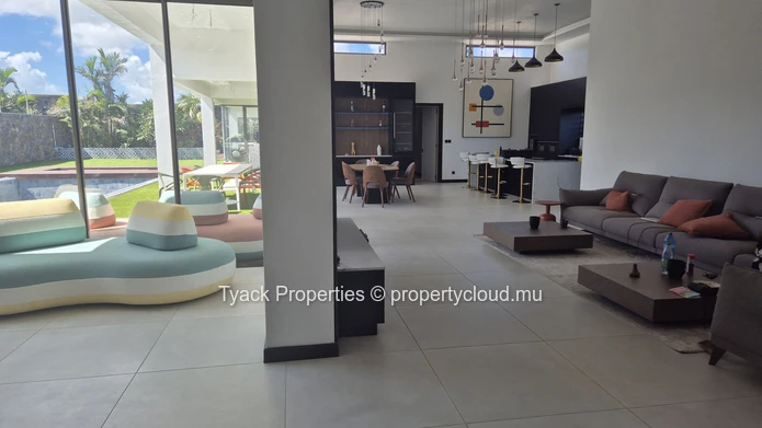 Exclusive 4-Bedroom Luxury Villas Near La Croisette with Large Plots