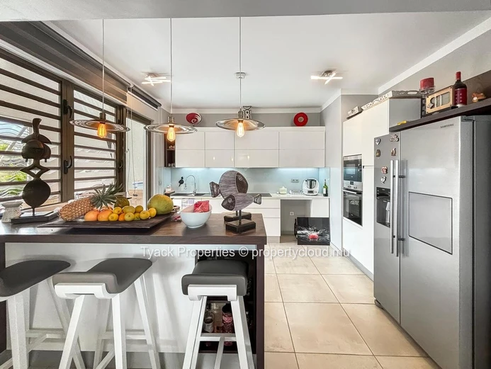 Luxury 3-Bedroom Villa with Private Pool – Balaclava