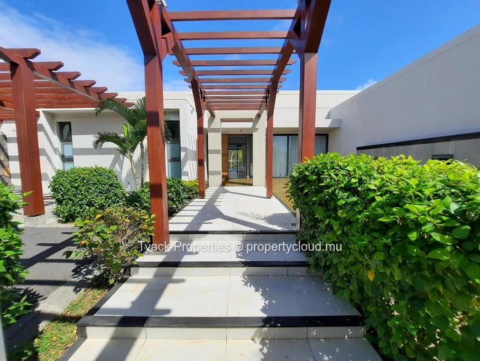 For Rent – Villa Preuneuse, Anahita
