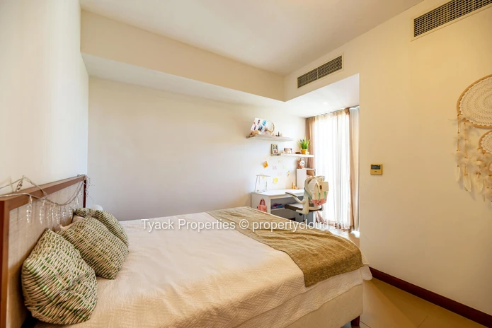 Furnished Townhouse with Sea View & Rooftop Terrace