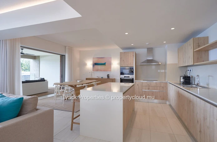 Apartment with Exceptional Lagoon Access