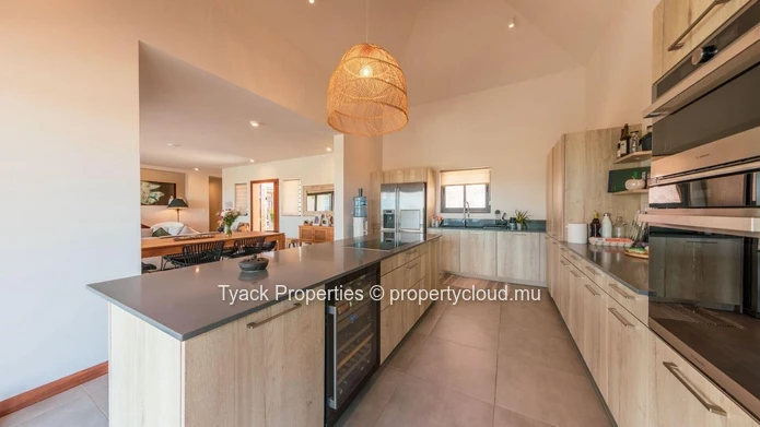 Villa de luxe de 4 chambres à vendre à Tamarin – Régime RES