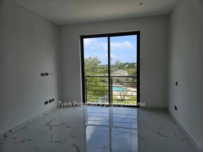 Contemporary Penthouse in Grand Baie – Exclusive R+2 Residence