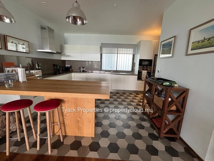 Sea-View Penthouse for Sale in Roches Noires – Private Lift Access