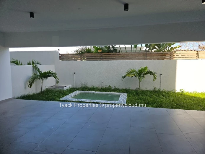Contemporary Ground-Floor Apartment in Péreybère with Pool Acces