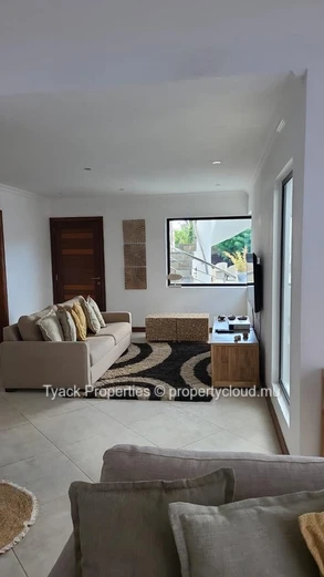 Villa Spacieuse 3 Chambres avec Piscine Privée – Côte Nord