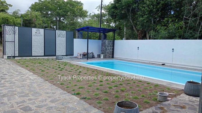 Spacious 4-Bedroom Furnished Villa with Pool for Sale in Calodyne