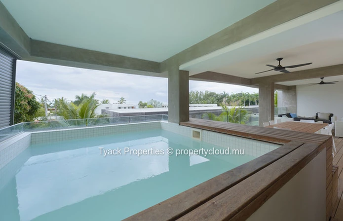 Apartment with Exceptional Lagoon Access