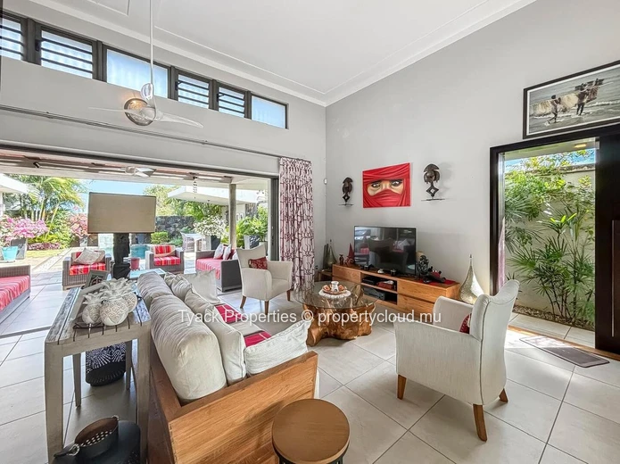 Luxury 3-Bedroom Villa with Private Pool – Balaclava