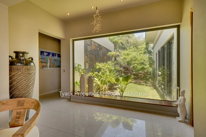 Luxury Villa with Private Pool and Spacious Living – Grand Baie