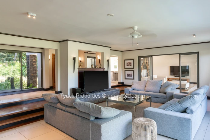 Villa LUNEA – Superbe Villa de 6 Chambres avec Accès Golf & Resort