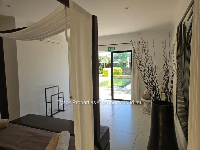 Villa 4 Chambres avec Piscine à Vendre – Pointe aux Biches, à 250m de la Mer