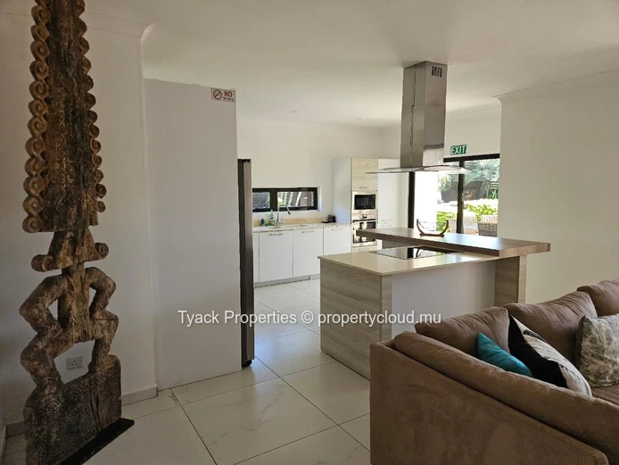 Villa 4 Chambres avec Piscine à Vendre – Pointe aux Biches, à 250m de la Mer