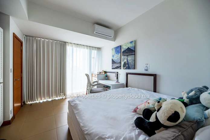 Furnished Townhouse with Sea View & Rooftop Terrace