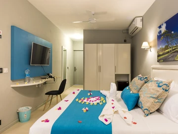 12 Bedroom Hotel