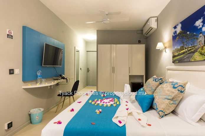 Hôtel Boutique à Vendre à Grand Baie – 12 Chambres, Restaurant sur le Toit et Piscine