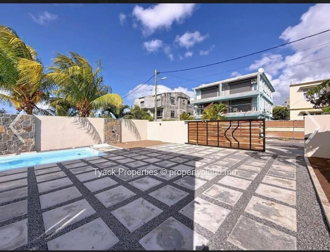 Modern 3-Bedroom Villa with Pool for Sale in Péreybère