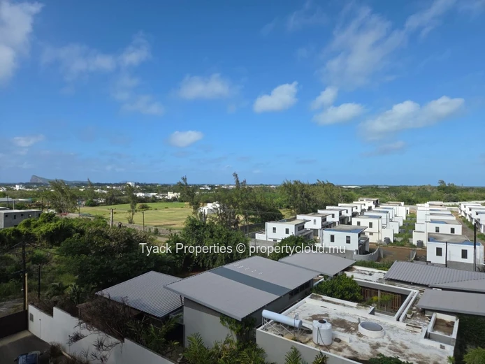 Penthouse Moderne avec Terrasse sur le Toit et Piscine – Pereybere
