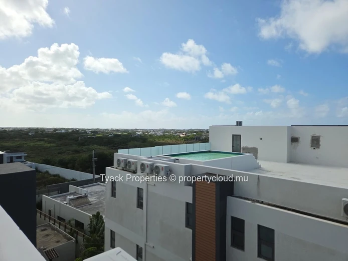 Penthouse Moderne avec Terrasse sur le Toit et Piscine – Pereybere
