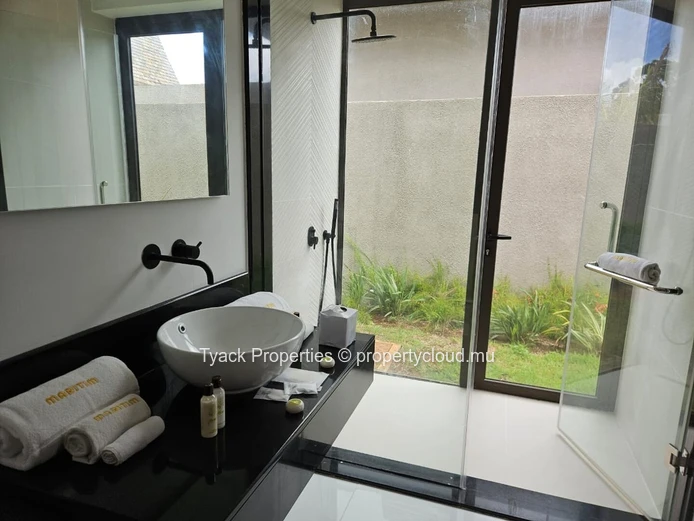 Luxurious Balinese-Style Villas – Exclusive Resort Privileges