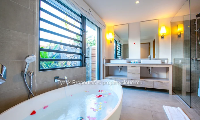 Villa RES à Vendre – Luxe et Nature Réunies, Rivière Noire