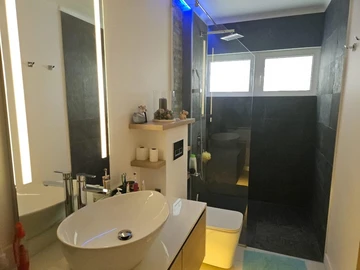 5 Bedroom Villa