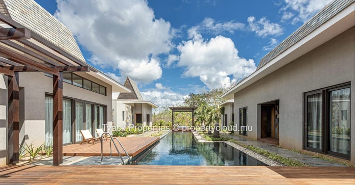 Luxurious Balinese-Style Villas – Exclusive Resort Privileges
