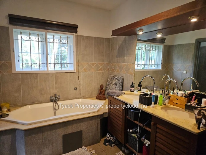 Villa for Rent in Grand Baie – Steps from the Beach