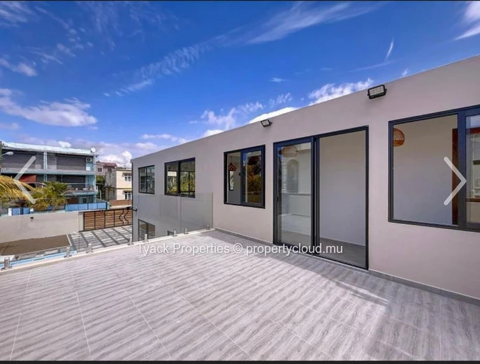 Modern 3-Bedroom Villa with Pool for Sale in Péreybère