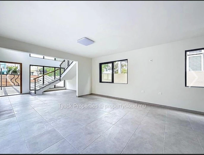 Modern 3-Bedroom Villa with Pool for Sale in Péreybère