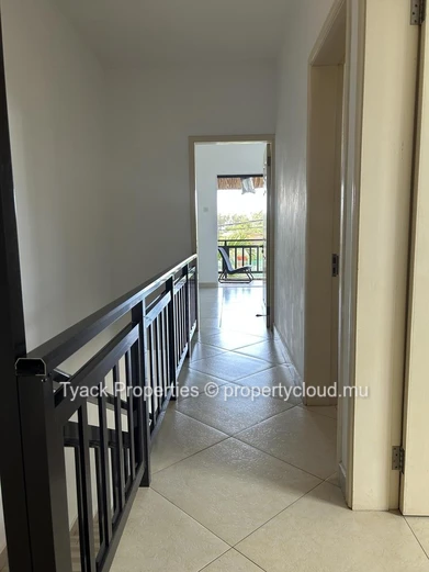 Duplex Moderne avec Jacuzzi à Vendre – 3 Chambres à Pointe aux Piments