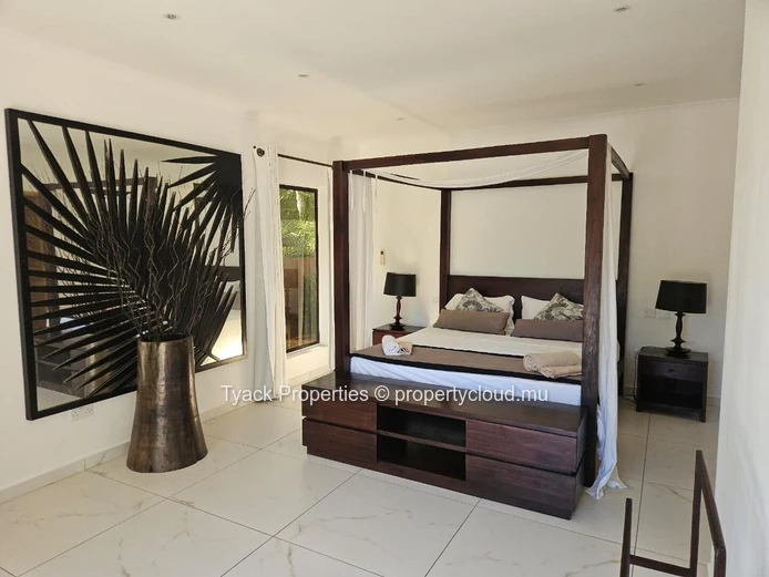 Villa 4 Chambres avec Piscine à Vendre – Pointe aux Biches, à 250m de la Mer