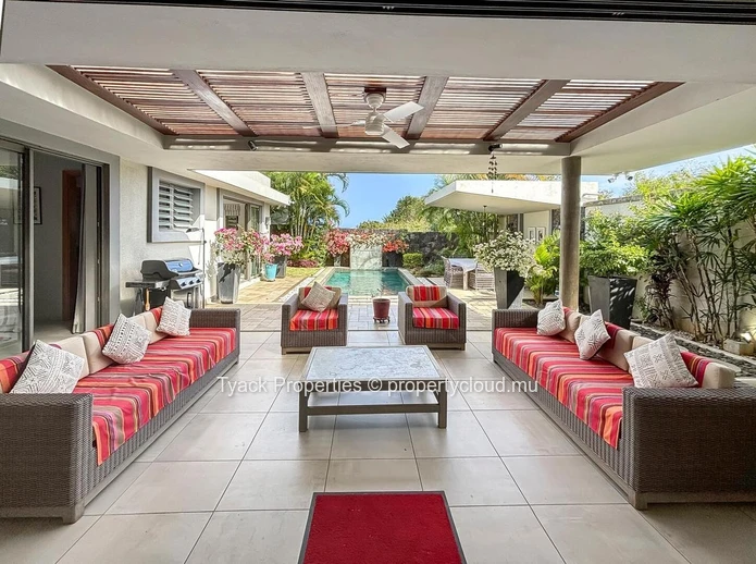 Luxury 3-Bedroom Villa with Private Pool – Balaclava