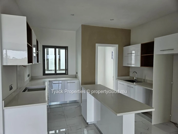 Contemporary Penthouse in Grand Baie – Exclusive R+2 Residence