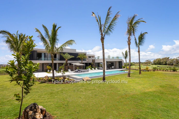 IRS Villa for Sale in Anahita Beau Champ – Exclusive Golf Retreat