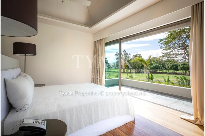 Luxurious Golfside Villa Retreat