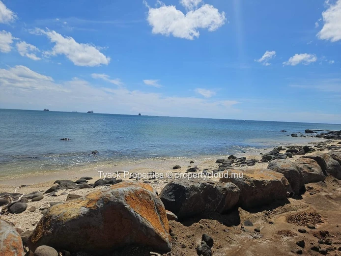 Beachfront Penthouse for Sale in Balaclava – Luxury R+2 Living by the Ocean