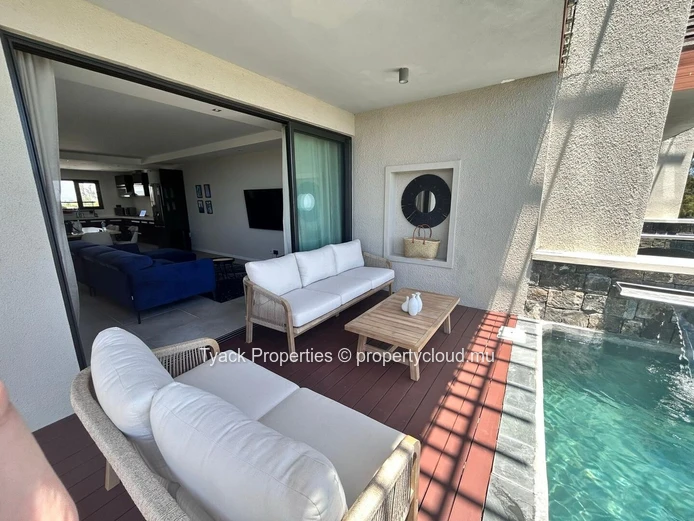 Elegant Penthouse with Ocean Views and Private Pool in Bain Boeuf