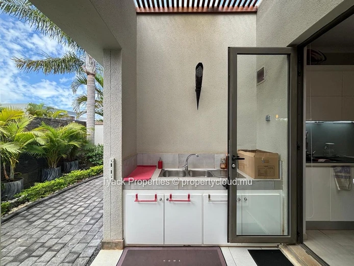 Luxury 3-Bedroom Villa with Private Pool – Balaclava