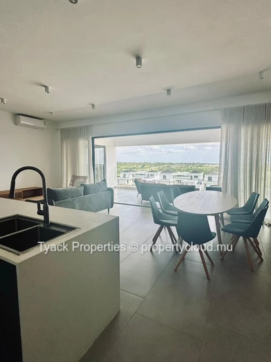 Penthouse Moderne avec Terrasse sur le Toit et Piscine – Pereybere