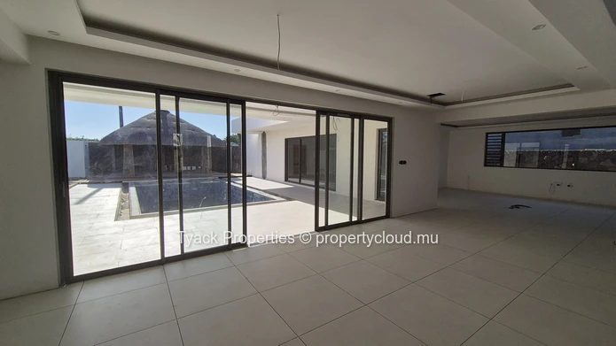 Luxury 4-Bedroom Villa for Sale Near La Croisette – Private Pool & Contemporary Design