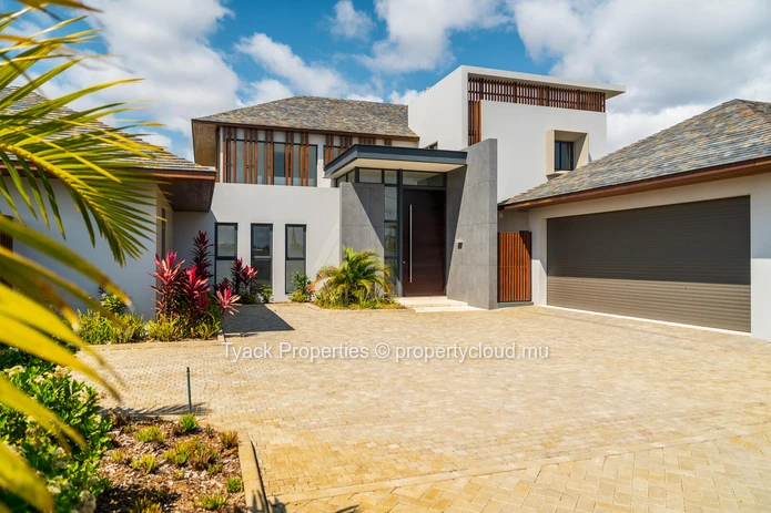 Smart City 5-Bedroom Villa for Sale – Grand Baie, Mauritius