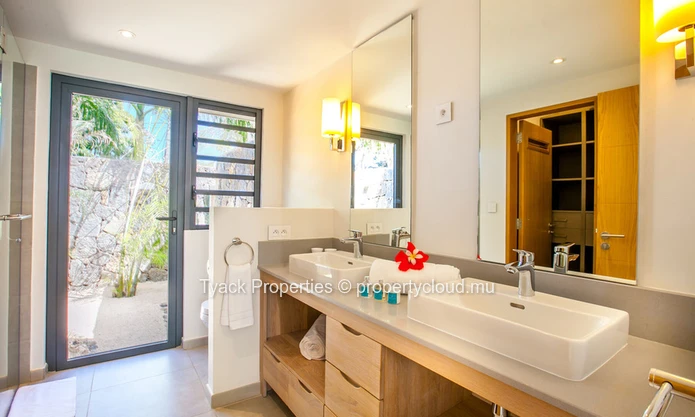 Villa RES à Vendre – Luxe et Nature Réunies, Rivière Noire