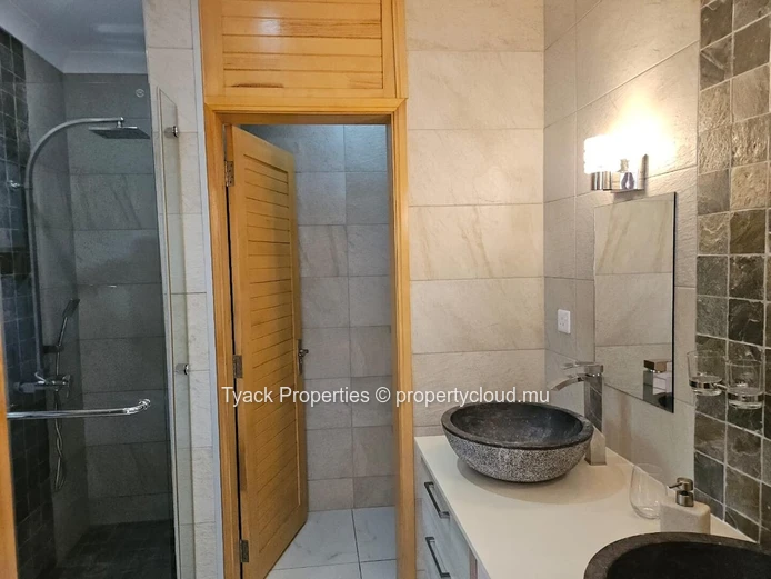 Villa 4 Chambres avec Piscine à Vendre – Pointe aux Biches, à 250m de la Mer