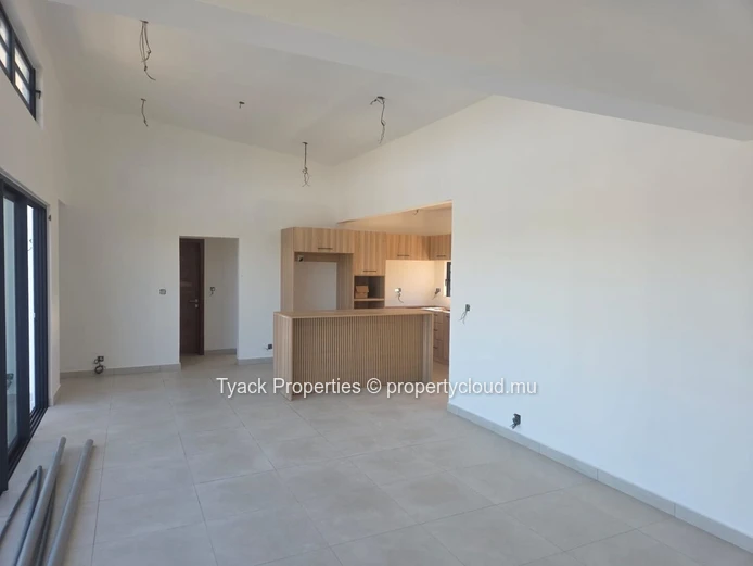 Newly Built 3-Bedroom Villa with Swimming Pool in Mont Mascal