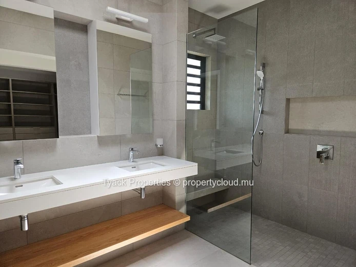 Penthouse in Belle Vue Harel – Luxurious 4-Bedroom Residence in Mauritius