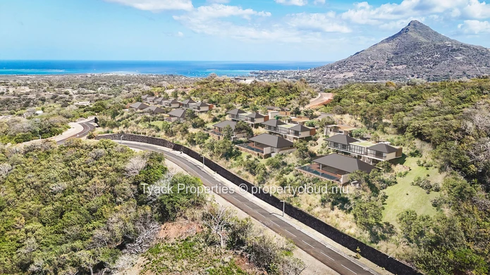 Prestigious 3-Bedroom PDS Villa for Sale in Black River