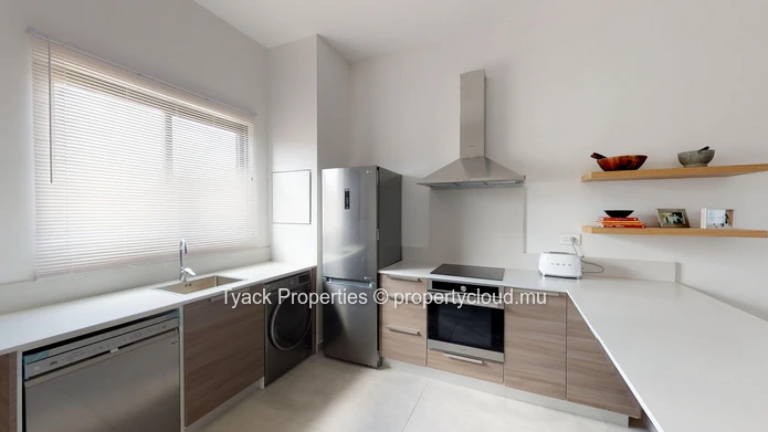 Appartement G+2 à Vendre à Péreybère – Accès au Club de Plage