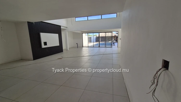 Exclusive 4-Bedroom Luxury Villas Near La Croisette with Large Plots