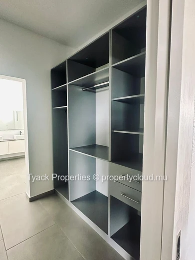Penthouse Moderne avec Terrasse sur le Toit et Piscine – Pereybere